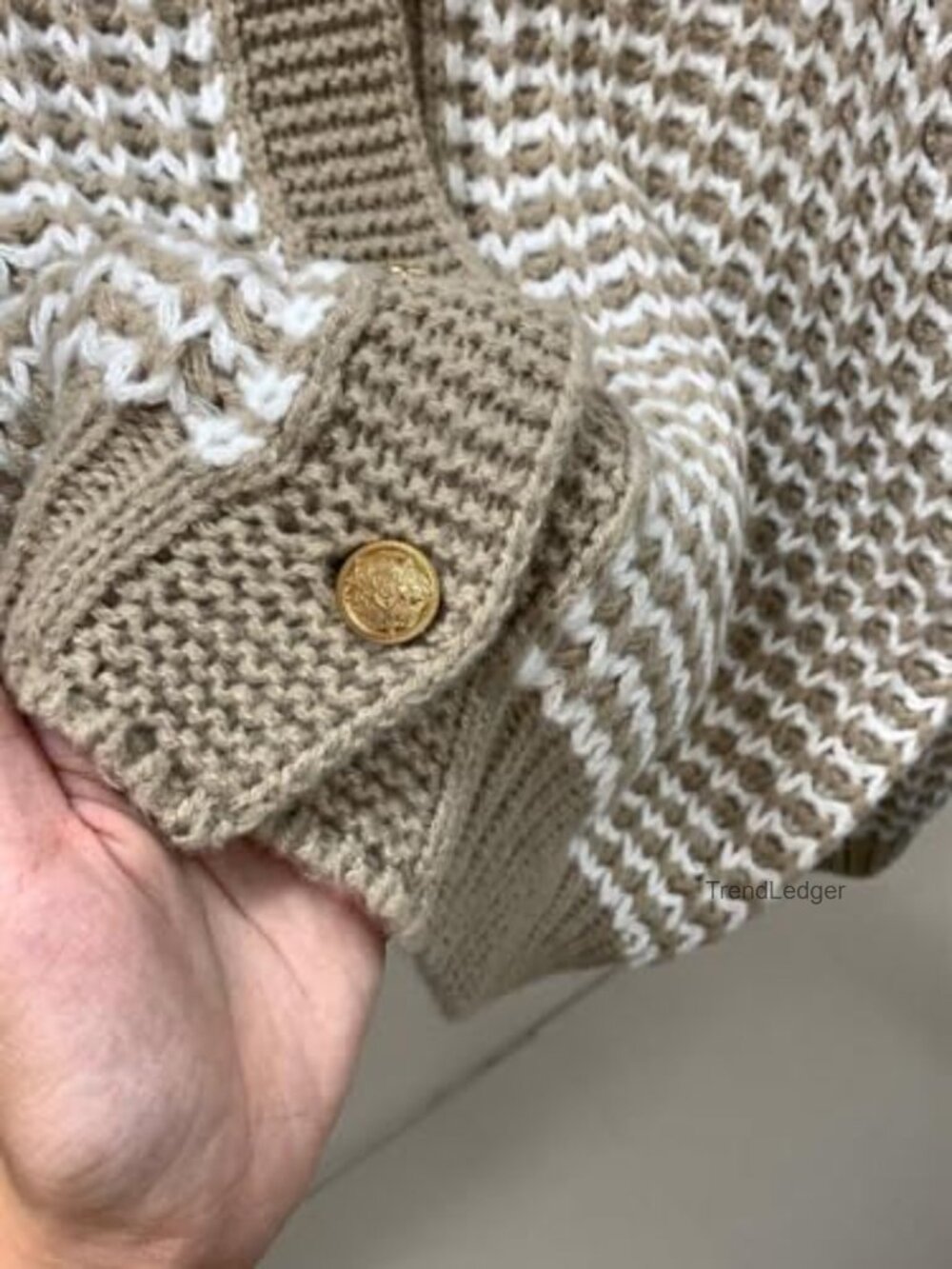 Button-Up V-Neck Waffle Knit Balloon Sleeve Oversized Cardigan - Picture 5 of 5